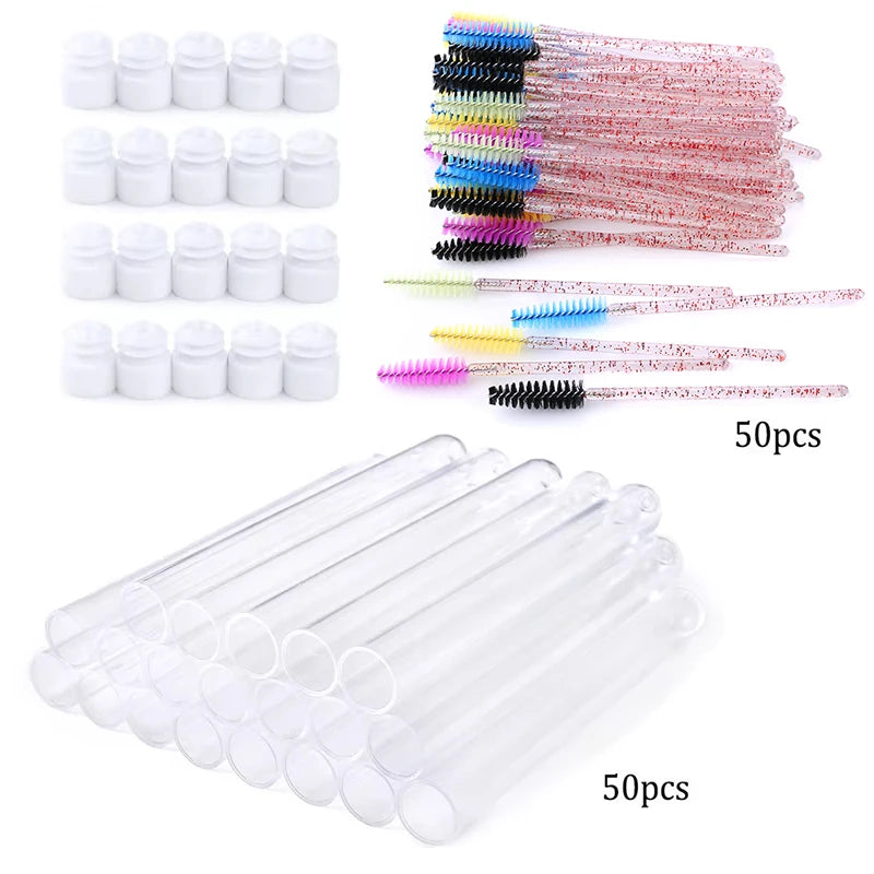 Collection de pinceaux pour mascara à cils réutilisables de différentes couleurs et un ensemble d'applicateurs en plastique t