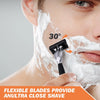 Un homme utilise un rasoir facial à lames flexibles pour un rasage ultra-serré.