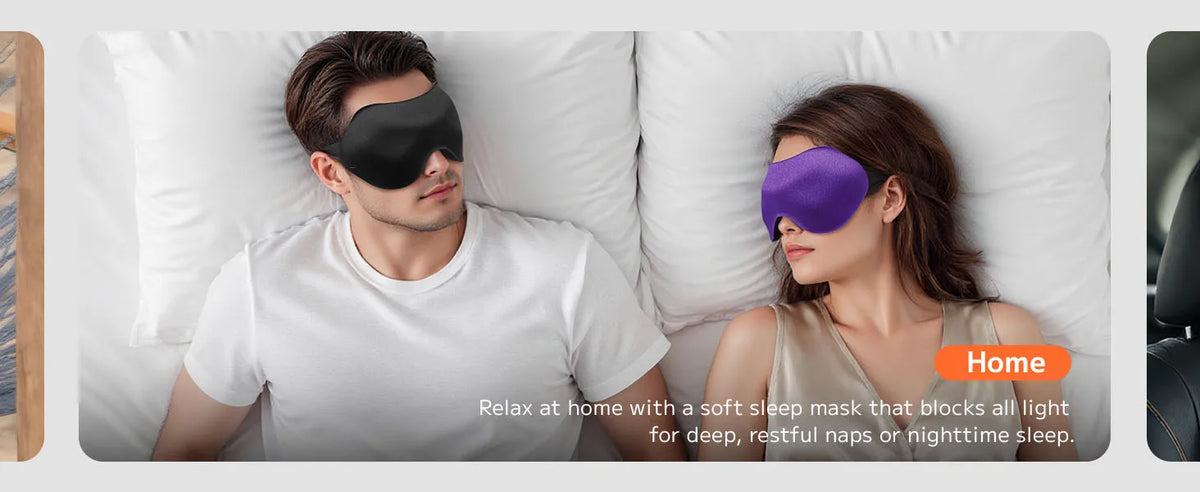 Un homme et une femme se détendent dans le lit, utilisant des masques de sommeil pour bloquer la lumière et se reposer.