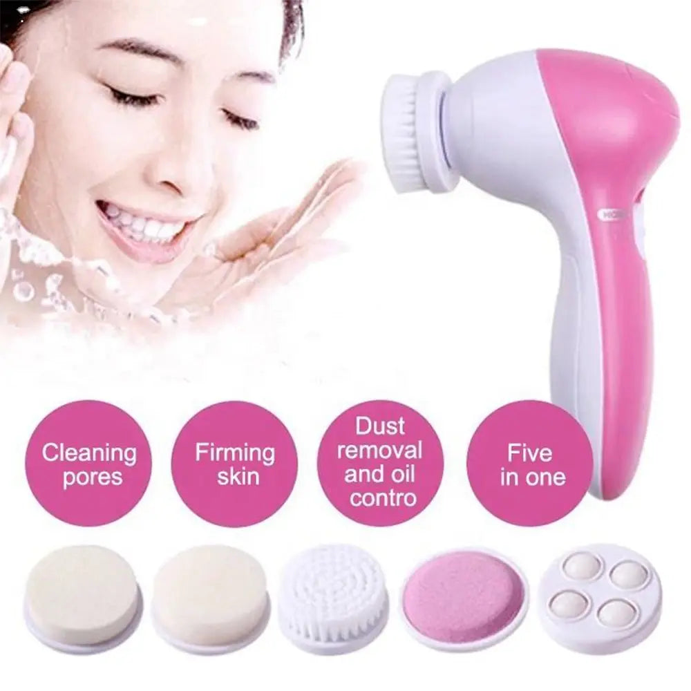 Cepillo eléctrico facial rosa y blanco junto a varias cabezas de limpieza de silicona para el cuidado de la piel.