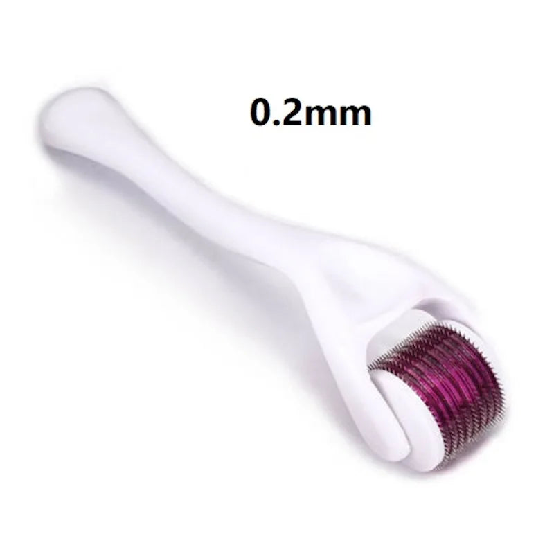 Weiher Präzisions-Dermaroller mit lila borstigem Kopf, 0,2 mm groß.