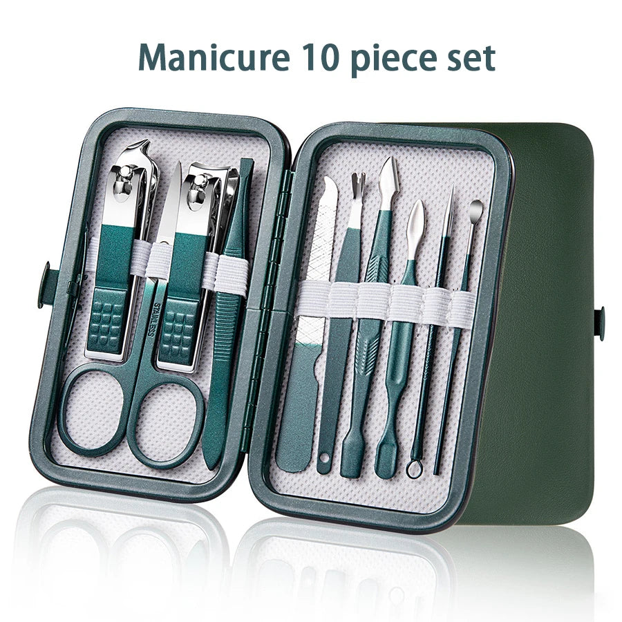 Un set de manicura de 10 piezas en un estuche verde oscuro, mostrando diversas herramientas de acero inoxidable para el cuida