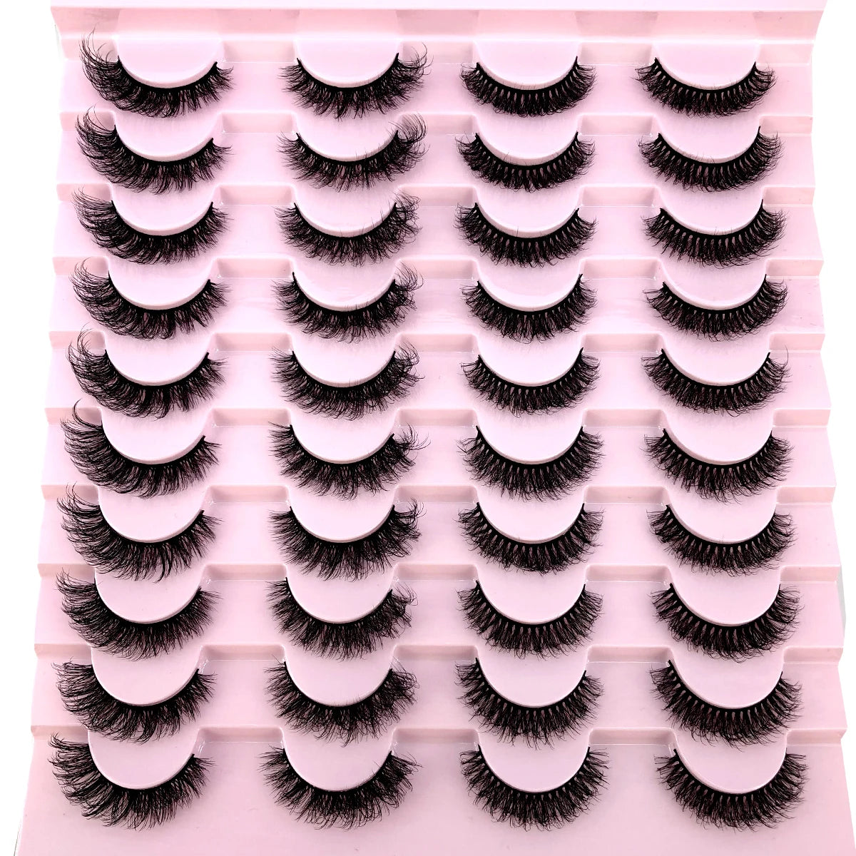 Un plateau rose contient un kit de faux cils de mink naturels pour application.