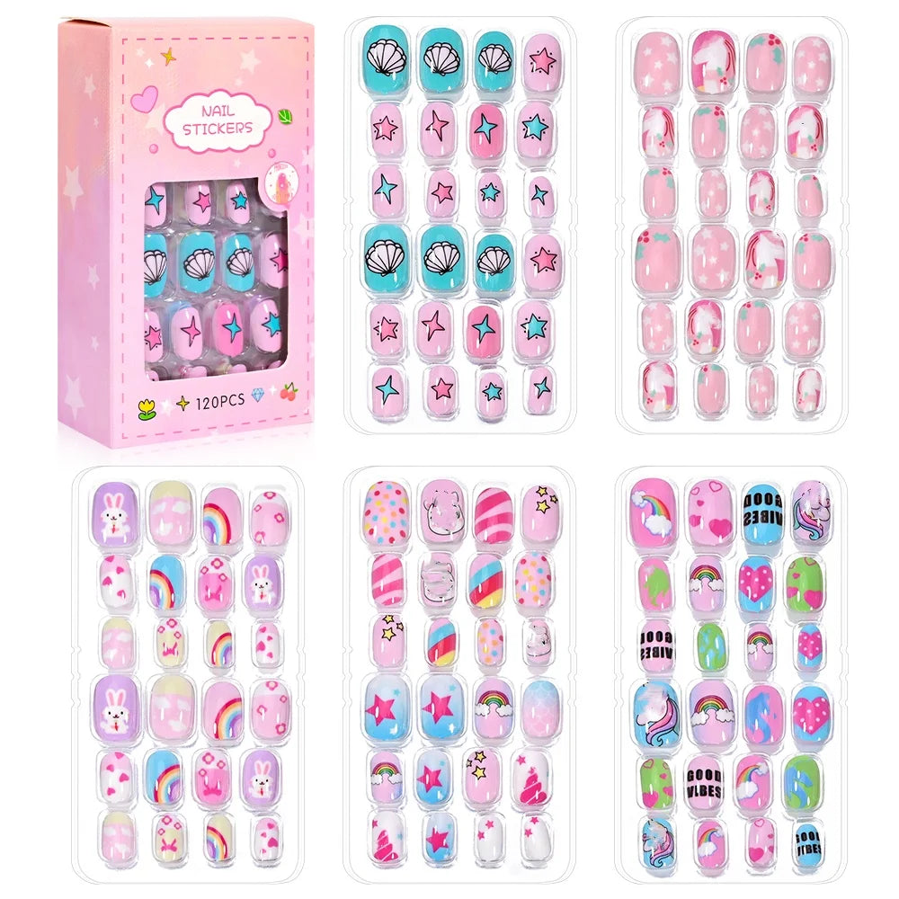Una caja de 120 uñas postizas prensables en varios diseños pastel y con purpurina para niños.