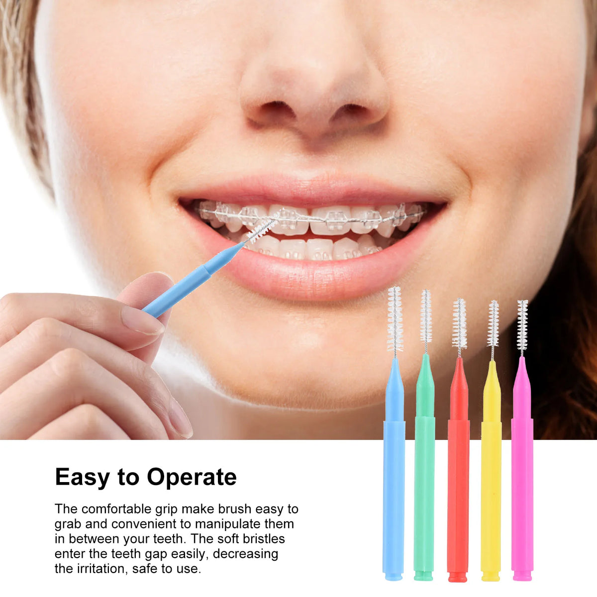 Une femme utilise une brosse interdentaire bleue pour nettoyer entre ses dents.