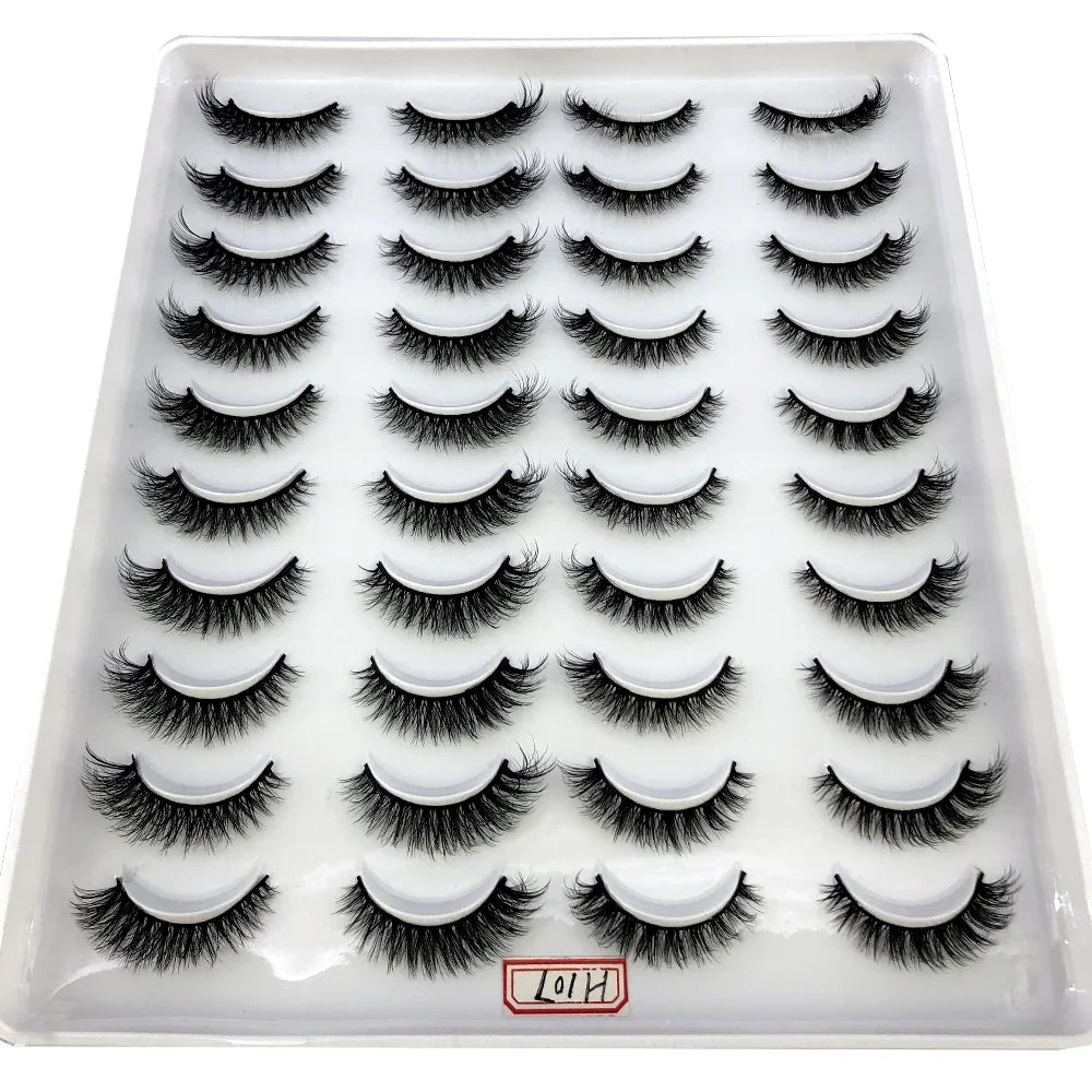 Un plateau de faux cils de renard 3D pour cils à bande de grande quantité.
