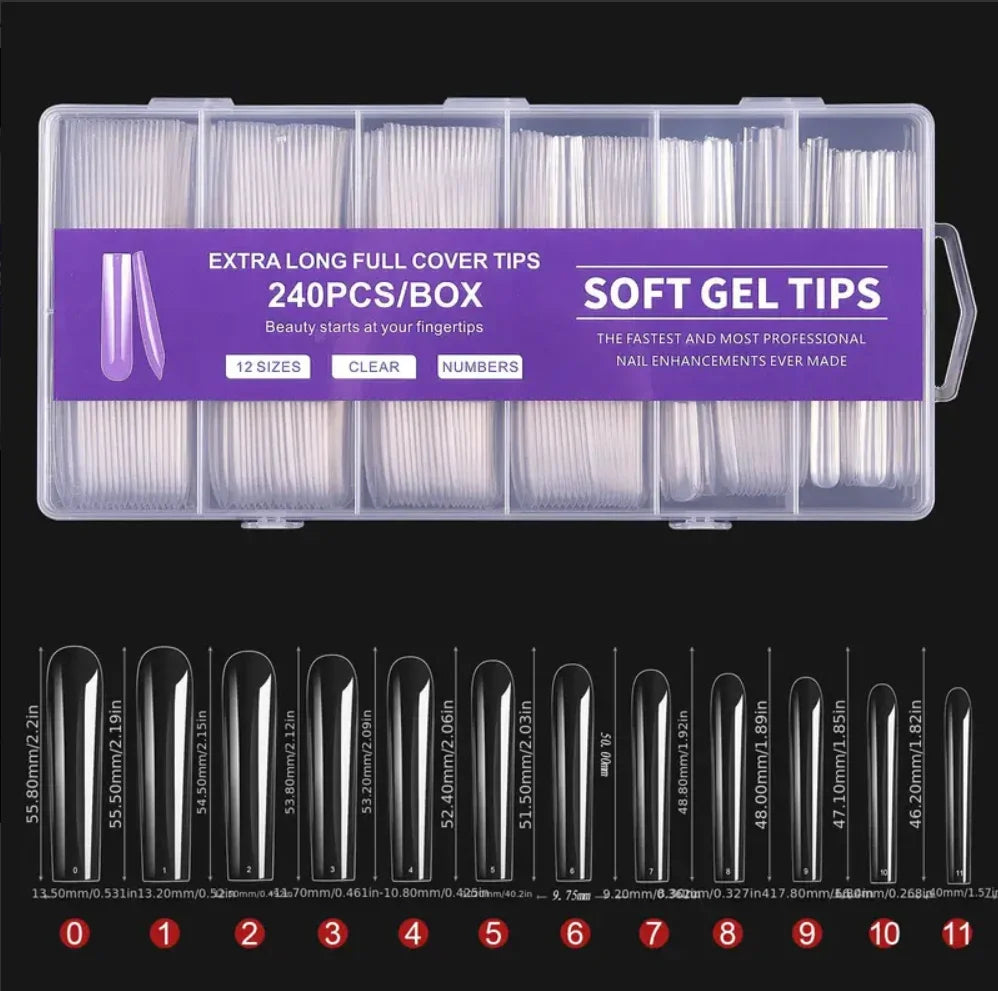 Boîte en plastique transparent contenant 240 ongles press-on en gel souple et longs de différentes tailles et quantités.