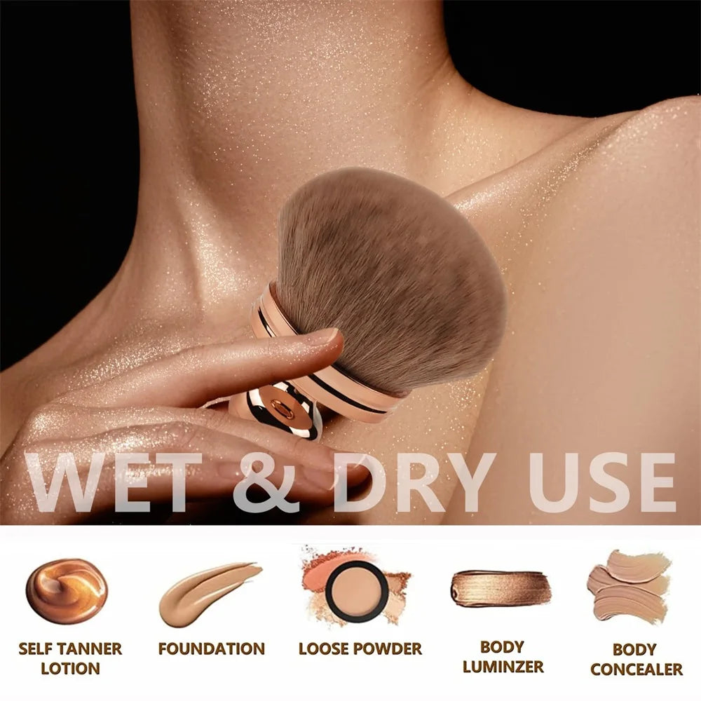 Une main applique un produit cosmétique sur la peau, montrant divers outils de maquillage comme une fondation, une poudre lib