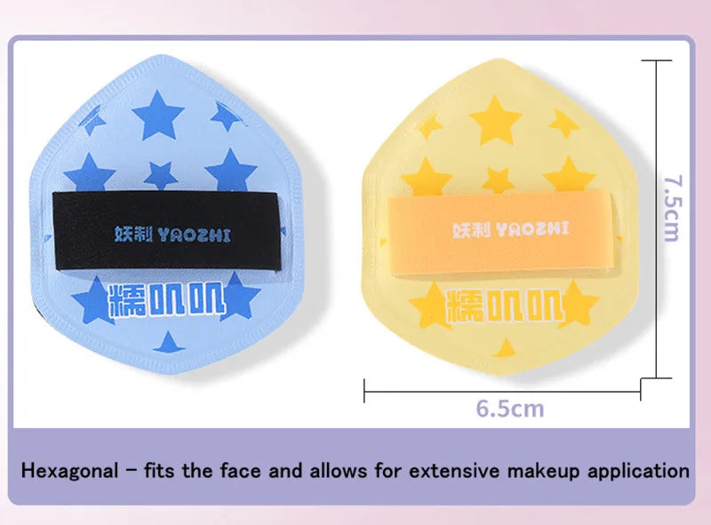 Un set de trois éponges de maquillage hexagonales noires, jaunes et orange clair pour l'application du maquillage.
