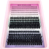Plateau en plastique rose contenant un ensemble de faux cils recourbés noirs.