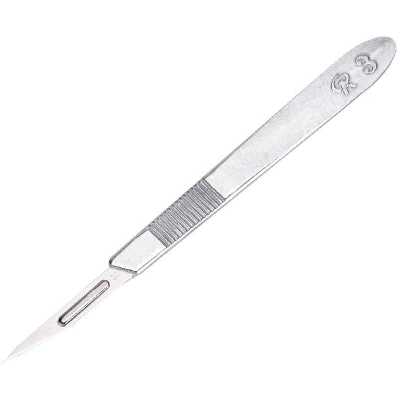 Lame chirurgical en acier au carbone jetable avec pointe et marquages sur le manche.