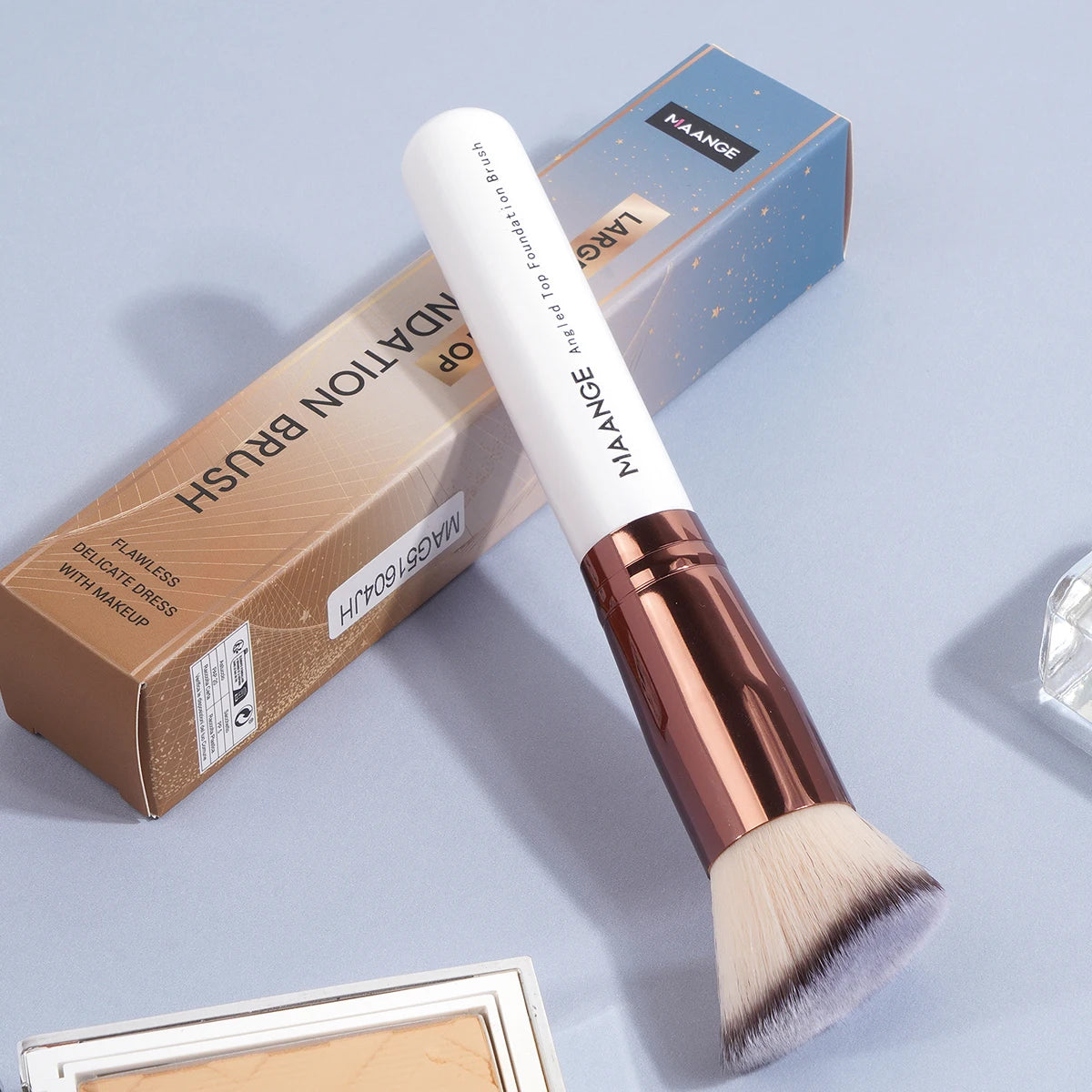 A Mange foundation brush set with a large brush and a small brush displayed next to its packaging box.