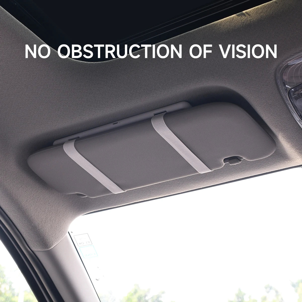 Un miroir de vanité HD multifonction est installé dans l'intérieur d'une voiture, sans obstruer la vision.