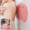 Pinkes Silikon-Fußpeeling- und Massagebürsten bei Verwendung an einem Bein.