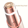 Nahaufnahme eines Rose-Gold-Doppelring-Gesichtshaar-Entfernungsgeräts.