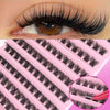 Gros plan d'un plateau de cils roses montrant de longs cils noirs individuels naturels.