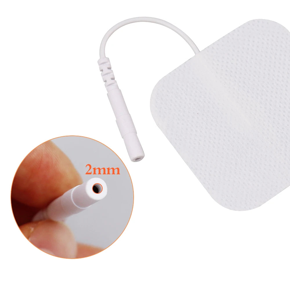 Plaques d'électrode réutilisables non tissées blanches avec un fil blanc et une vue agrandie montrant l'épaisseur de 2 mm.