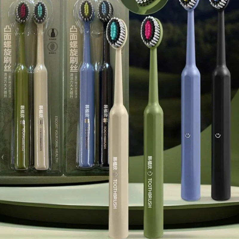 Un set de brosses à dents professionnelles à double poil de différentes couleurs, présentées dans un emballage vert et gris.