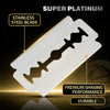 Nahaufnahme einer Super Platinum Edelstahlrasierklinge für erstklassige Rasurleistung und Haltbarkeit.