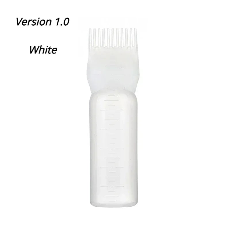 Peigne applicateur de teinture capillaire silicone blanc avec une bouteille en plastique transparent.