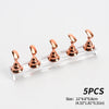 Un set de cinq supports à ongles magnétiques roses métalliques présentés sur une surface en acrylique transparent.