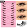Plateau en plastique rose contenant des extensions de cils naturels et un échantillon de cils.
