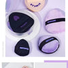 Collection de puffs cosmétiques flockés rose et noir, de différentes tailles et textures.