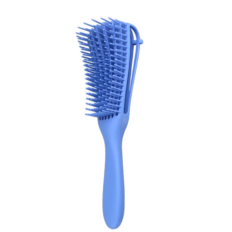 Peigne en plastique bleu à dents fines pour masser le cuir chevelu et démêler les cheveux.