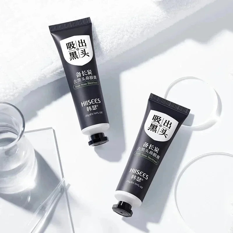 Un tubo de mascarilla de extracción de puntos negros HIISEES Deep Pore Peel-Off