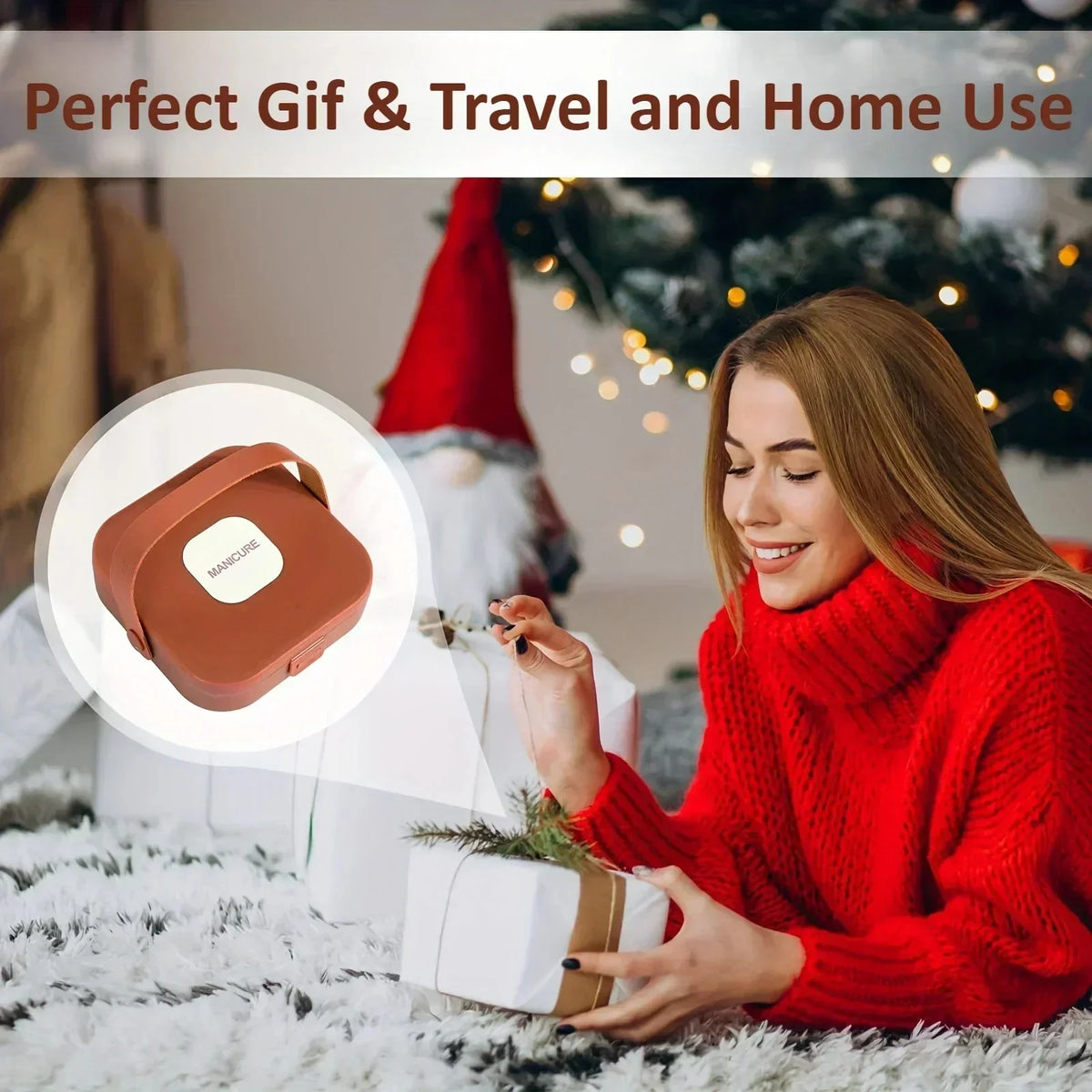 Une femme en pull rouge utilise un jeu de coupe-ongles marron sur une boîte cadeau blanche dans un cadre intérieur festif.