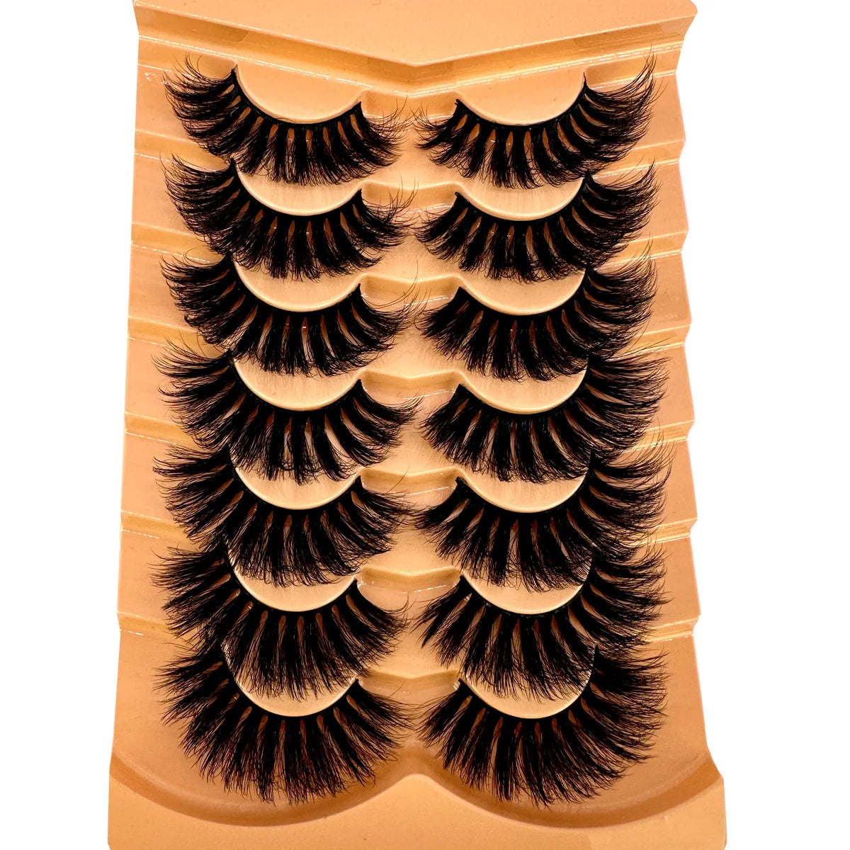 Un ensemble d'faux cils en fourrure de mink dramatiques en résine, présentés dans un plateau en plastique.