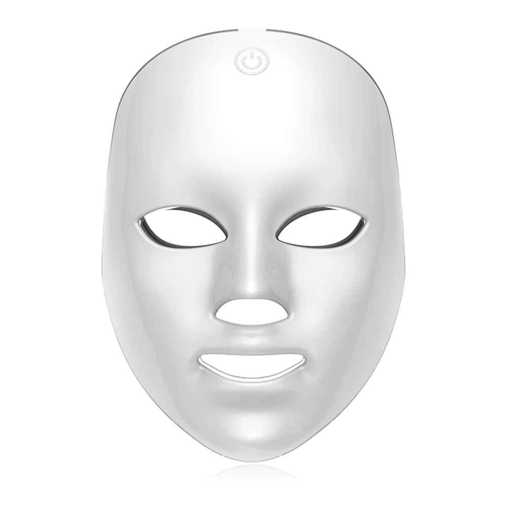 Una mascarilla facial blanca con un diseño de cara brillante y un símbolo de botón de encendido en la frente.