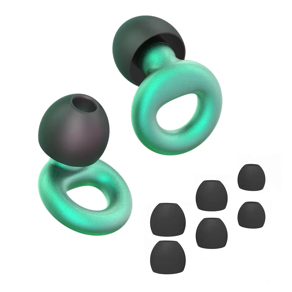 Un set de bouchons d'oreille en silicone anti-bruit, vert foncé et noir, montrant un bouchon et plusieurs bouchons détachés.