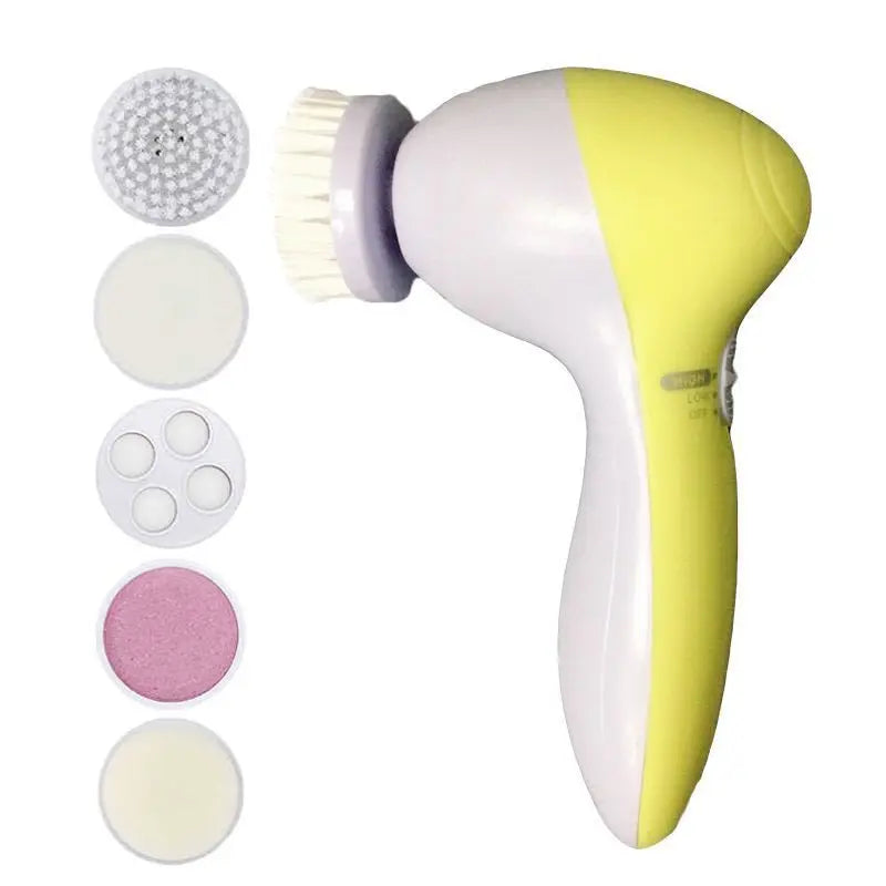 Cepillo eléctrico facial blanco y amarillo con múltiples accesorios para cuidado de la piel.