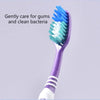 Brosse à dents violette à poils bleus, mettant en avant le soin doux pour les gencives et les bactéries
