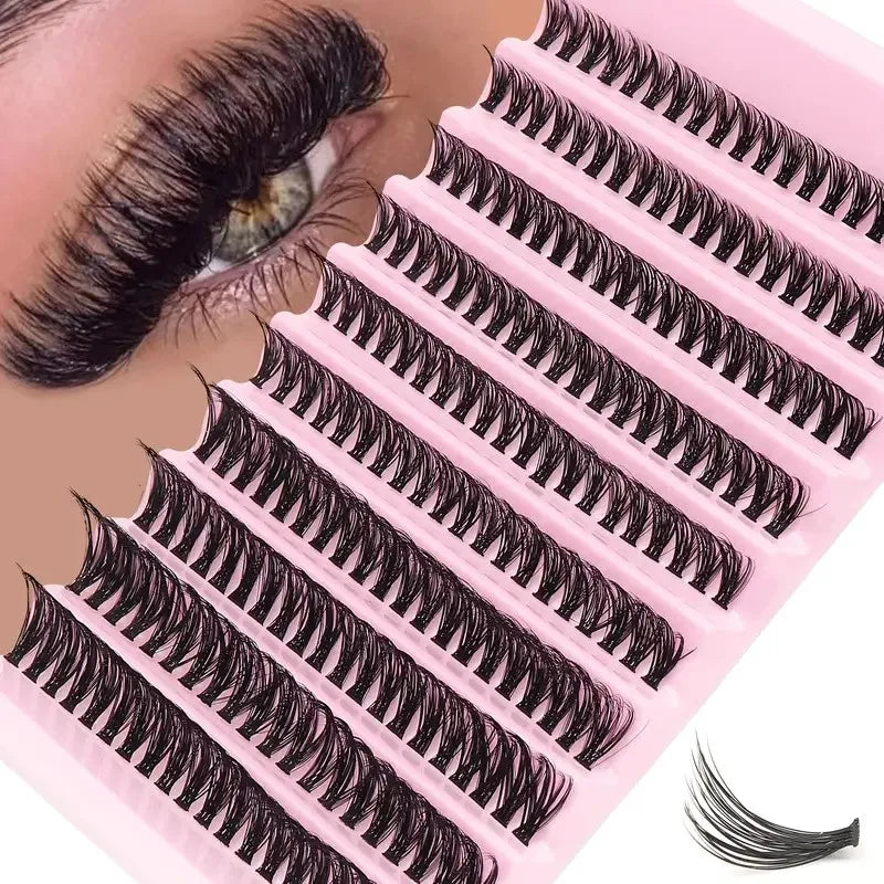 Un plateau en plastique rose contient un ensemble de clusters de cils fins pour application DIY.