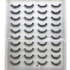 Un plateau en plastique contenant un kit de faux cils de renard naturels.