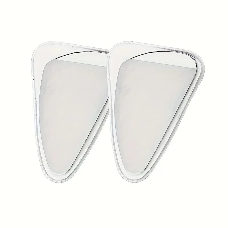 Une paire d'outils gua sha en acier inoxydable en forme de cœur, présentée sur un fond blanc.