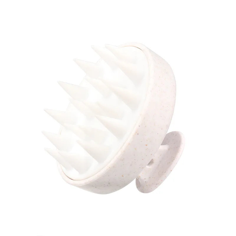 Brosse nettoyante pour cuir chevelu en silicone blanche avec plusieurs poils pointus et une poignée en caoutchouc.