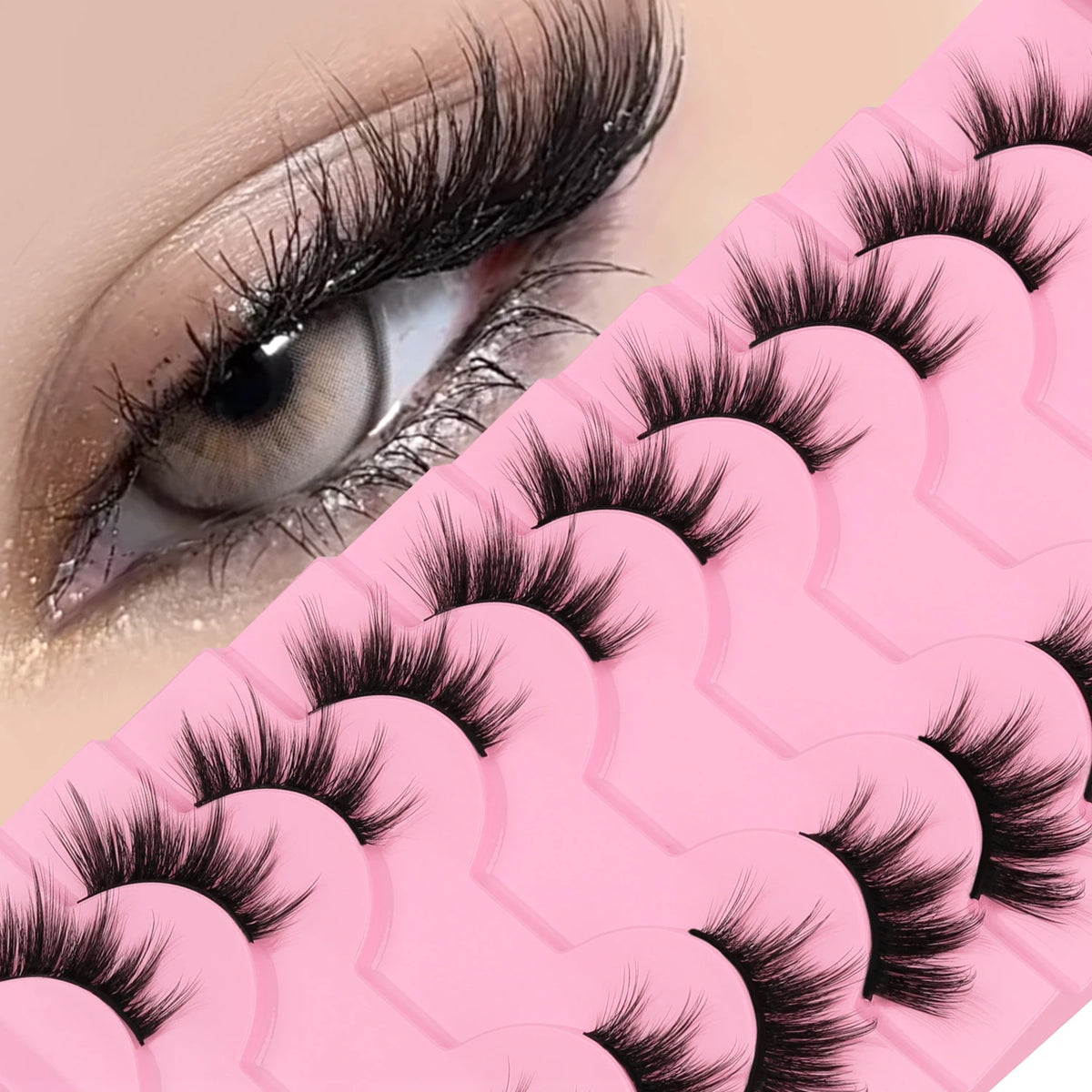 Gros plan d'extensions de cils naturels et fins appliquées à un œil.