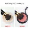 Un set de pinceaux de maquillage montrant l'application de poudre et de blush.