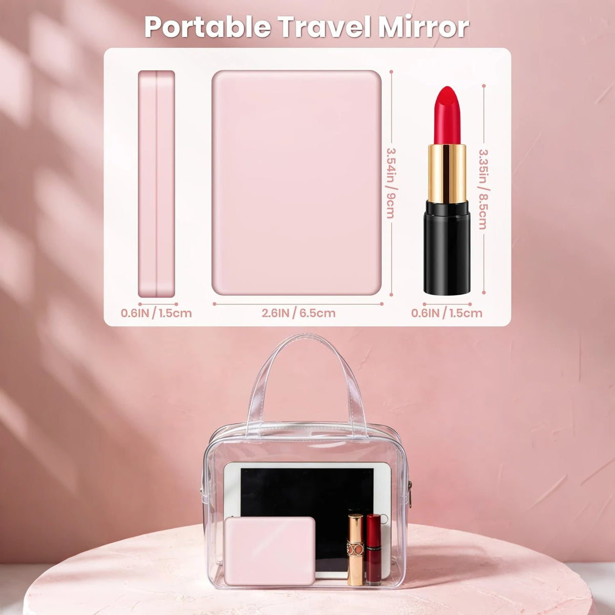 Miroir de voyage portable avec un compact rose et un rouge à lèvres rouge sur fond rose pâle.