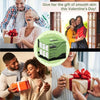 امرأة تطبق مجموعة حلاقة بالشمع الاحترافية مع جهاز تسخين على جلدها.