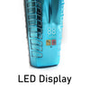 Primer plano de una recortadora de cabello sin cable azul con pantalla LED y interruptor Turbo.