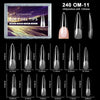 Eine Kollektion von Klebestart-Nagellack in verschiedenen Größen und Formen, darunter Stiletto-Designs.