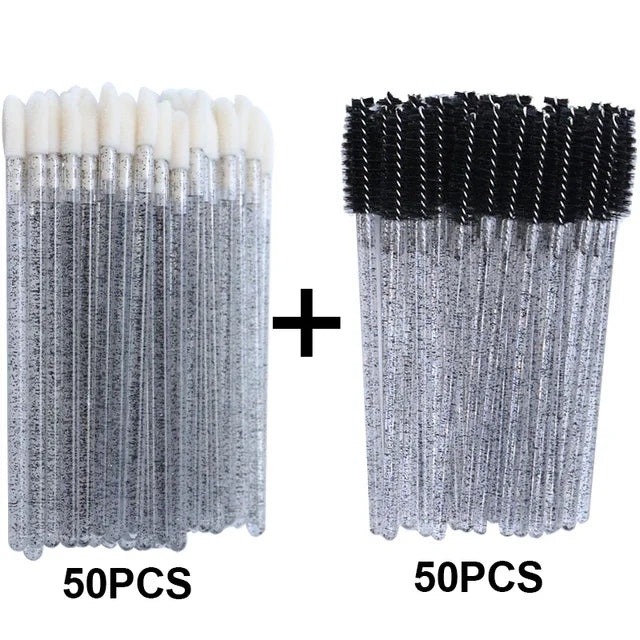 A set of 100 disposable eyelash and eyebrow brushes, divided into two groups of 50 pieces each.