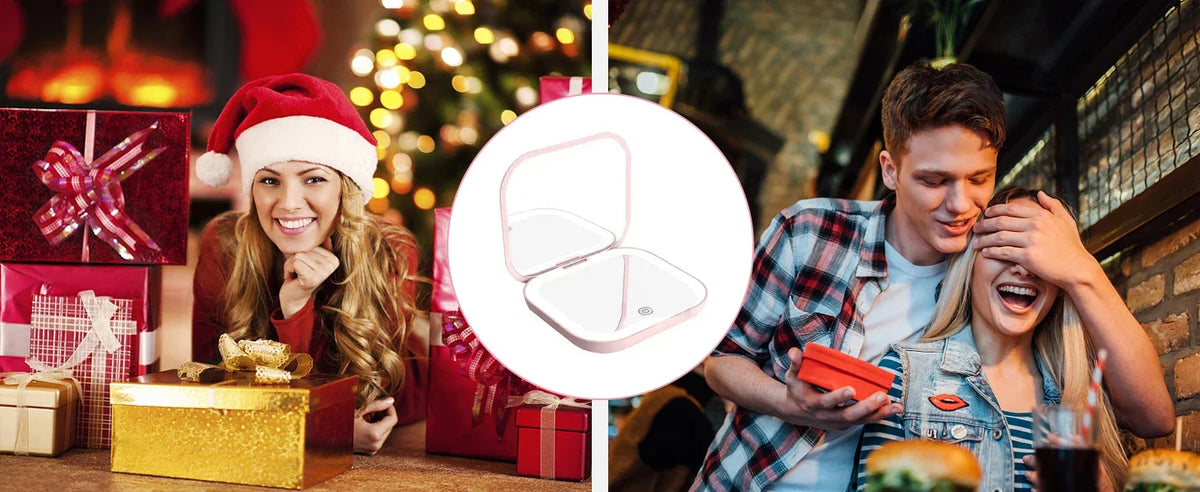 Une jeune femme sourit en tenant un miroir de toilette pliable compact avec une lumière LED intégrée.