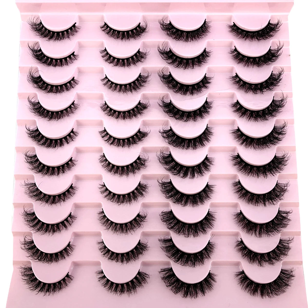 Un plateau en plastique rose contenant un kit de faux cils à mink naturels.