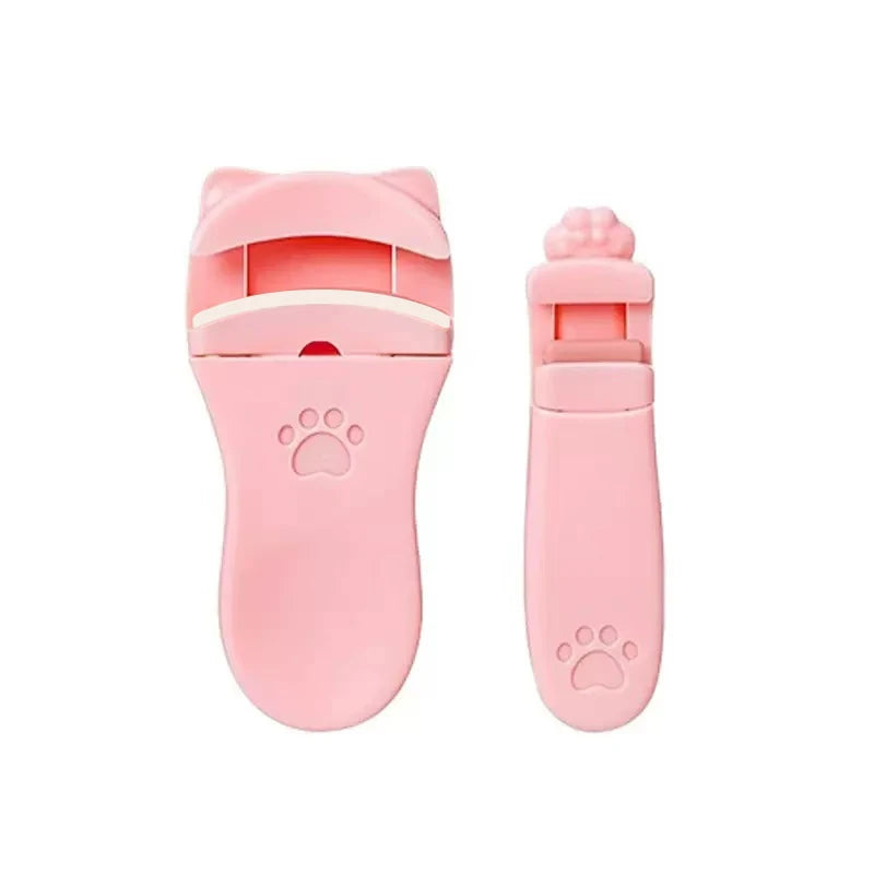 Pince à cils en griffe rose, montrée sous deux angles.