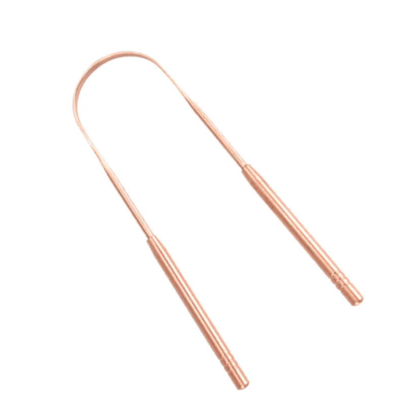 Un set de rasp pour la langue en cuivre naturel avec une longue poignée et une petite extrémité de rasage.